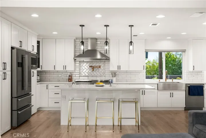 452 E Avalon Court, Upland, California 91784