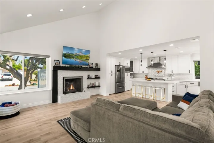 452 E Avalon Court, Upland, California 91784