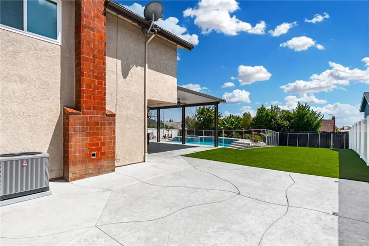452 E Avalon Court, Upland, California 91784