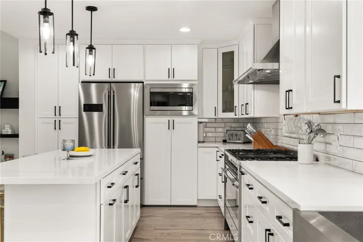 452 E Avalon Court, Upland, California 91784