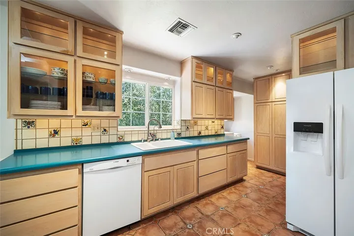 HOUSE 1_FANTASTIC KITCHEN
