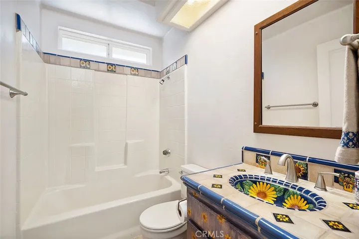 HOUSE 1_GUEST BATHROOM