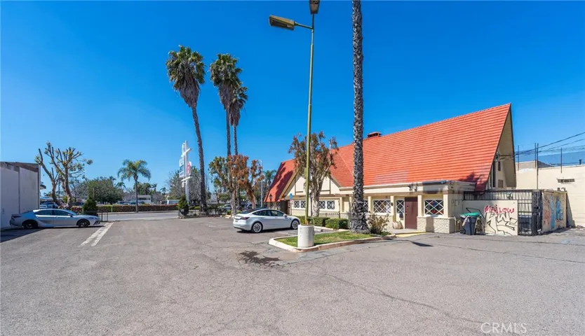 1317 N Main Street, Santa Ana, California 92701