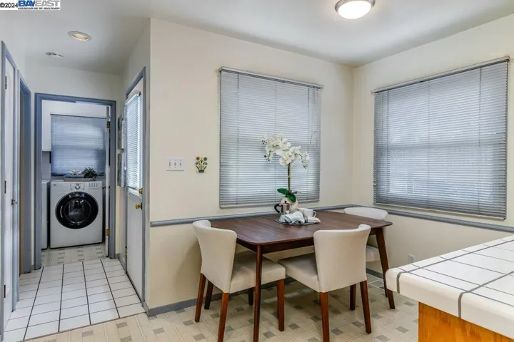 Eat-In Dining Area