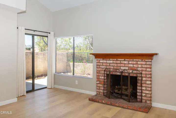 985 Hawthorne Ln-8164