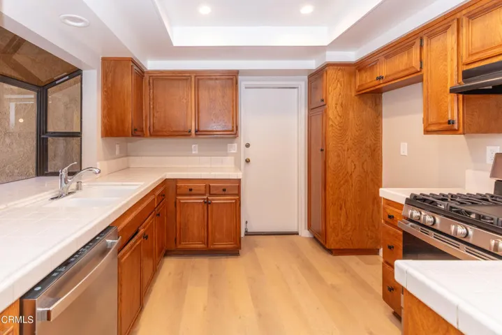 985 Hawthorne Ln-8153