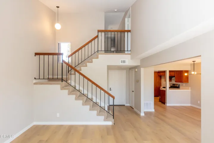 985 Hawthorne Ln-8168