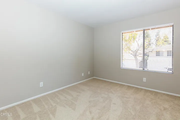 985 Hawthorne Ln-8216