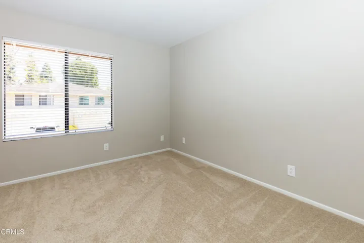 985 Hawthorne Ln-8217