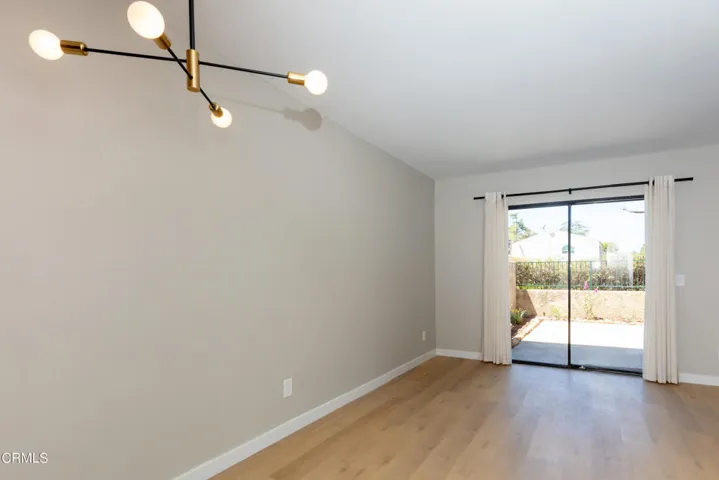 985 Hawthorne Ln-8166