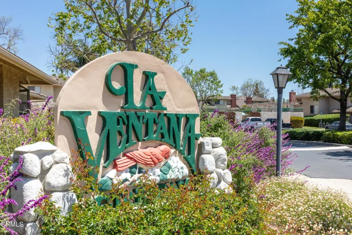 985 Hawthorne Ln-8246
