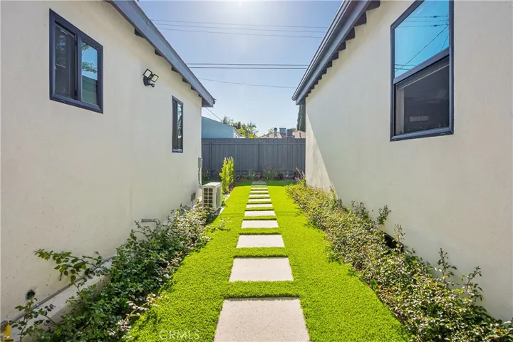 7741 Paso Robles Avenue, Lake Balboa, California 91406