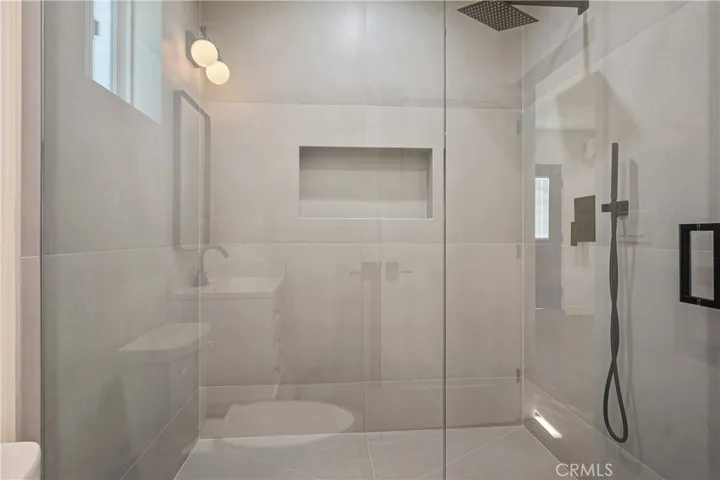 7741 Paso Robles Avenue, Lake Balboa, California 91406