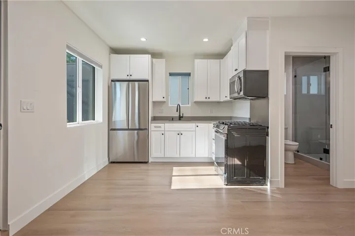 7741 Paso Robles Avenue, Lake Balboa, California 91406