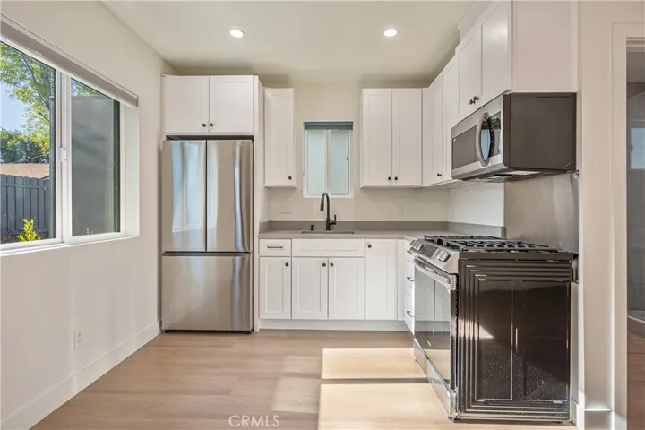 7741 Paso Robles Avenue, Lake Balboa, California 91406