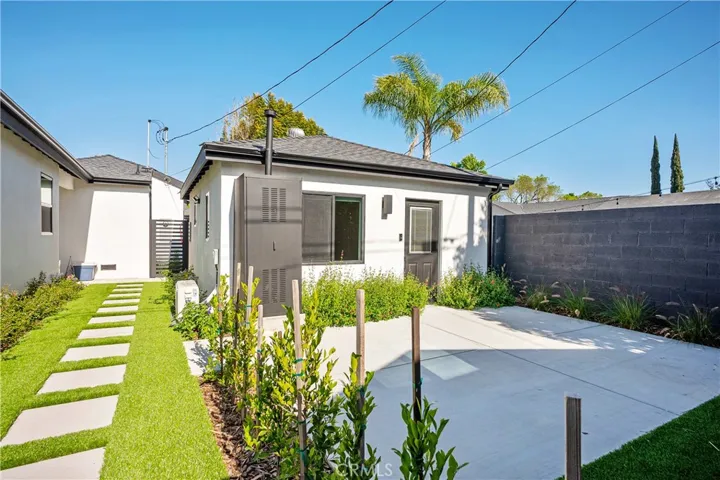 7741 Paso Robles Avenue, Lake Balboa, California 91406