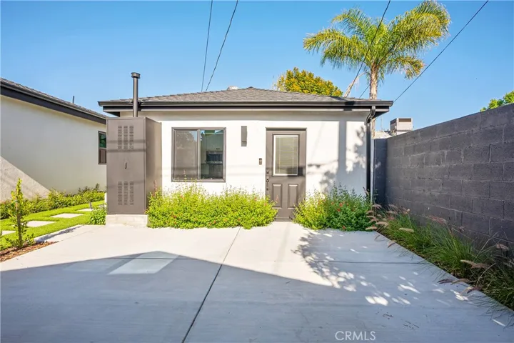 7741 Paso Robles Avenue, Lake Balboa, California 91406