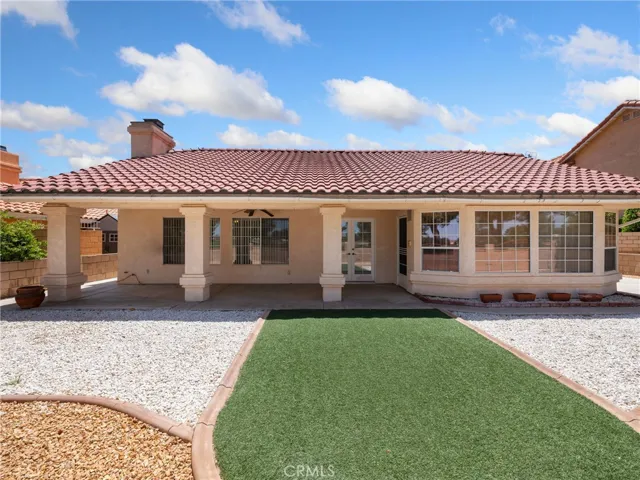 YES, that is artificial grass you see here.