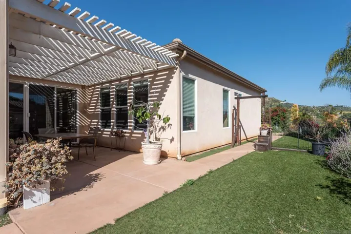 1435 Logan Ct, Escondido, California 92027