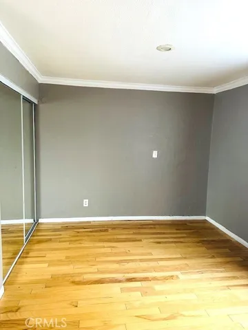 Primary Unit with Mirrored 
Closet