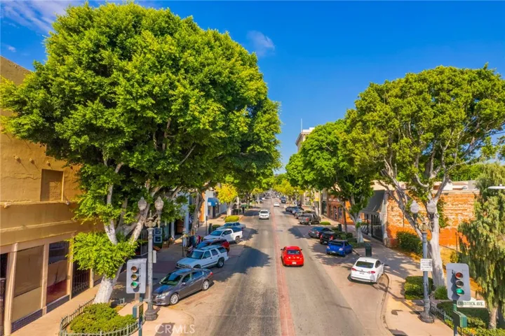 Walking distance from shopping, dining, and movies in uptown Whittier