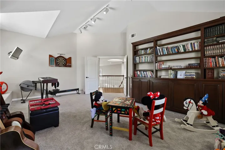 Large Bonus Room with high ceilings and built-in bookcase can serve many needs such as a playroom, media room, extra bedroom an art studio, office, craftroom and more.  Let your imagination lead you.