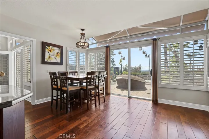 Large Kitchen Nook area for entertaining a lot of guest