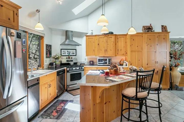 475 Blue Jay Canyon Road, Blue Jay, California 92317