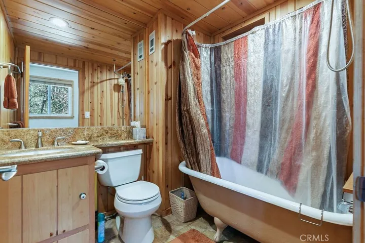 475 Blue Jay Canyon Road, Blue Jay, California 92317