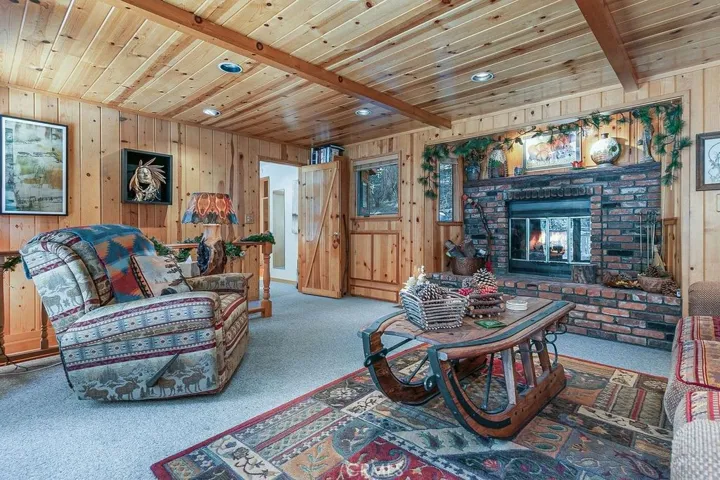 475 Blue Jay Canyon Road, Blue Jay, California 92317