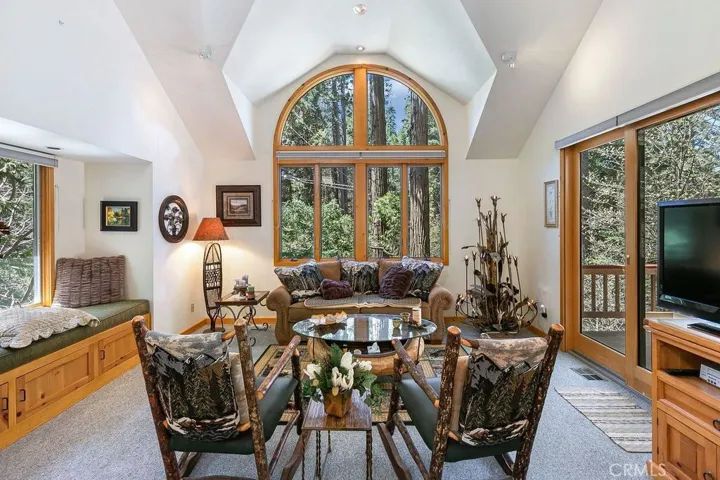 475 Blue Jay Canyon Road, Blue Jay, California 92317