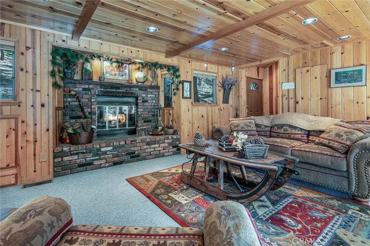 475 Blue Jay Canyon Road, Blue Jay, California 92317