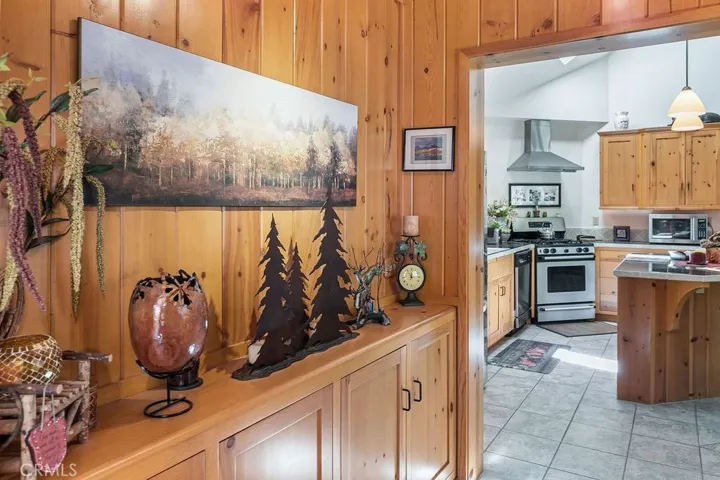 475 Blue Jay Canyon Road, Blue Jay, California 92317