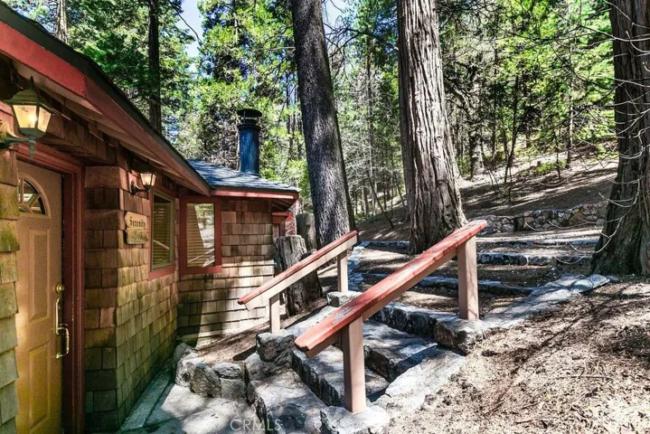 475 Blue Jay Canyon Road, Blue Jay, California 92317