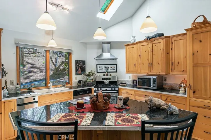 475 Blue Jay Canyon Road, Blue Jay, California 92317