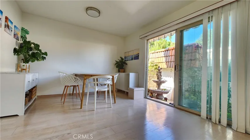 Dinning room with adjacent courtyard area