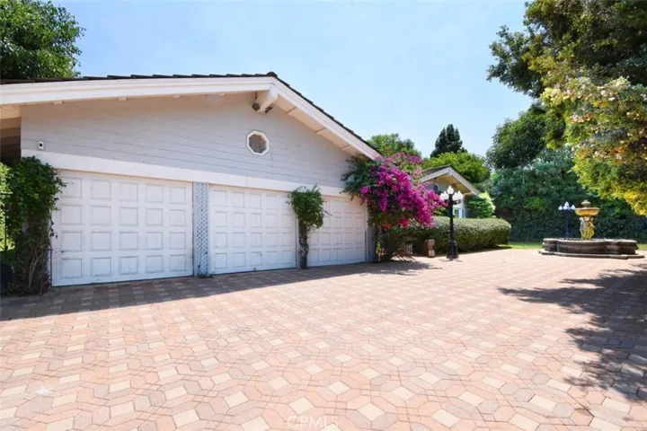 Large Courtyard & 3 Car Garage in Front