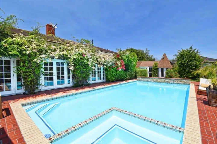 Sparkling Pool & Spa