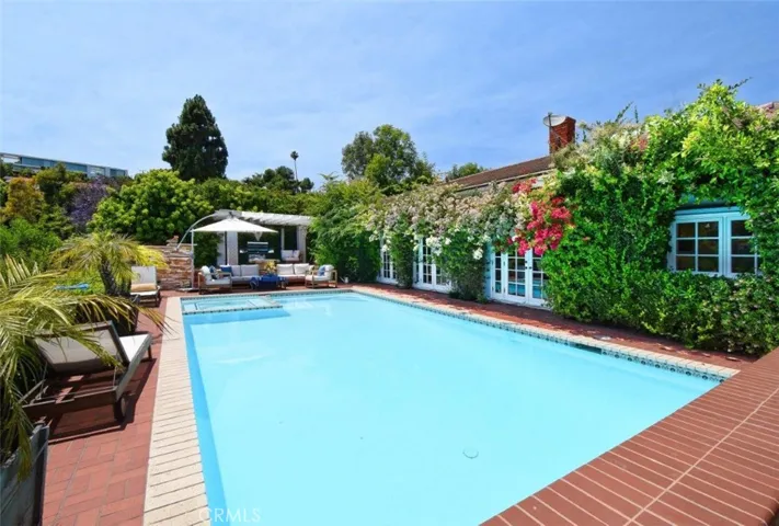 Pool & Spa