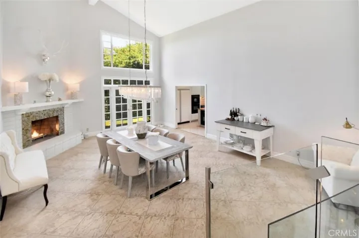 Family Room currently used as Formal Dining