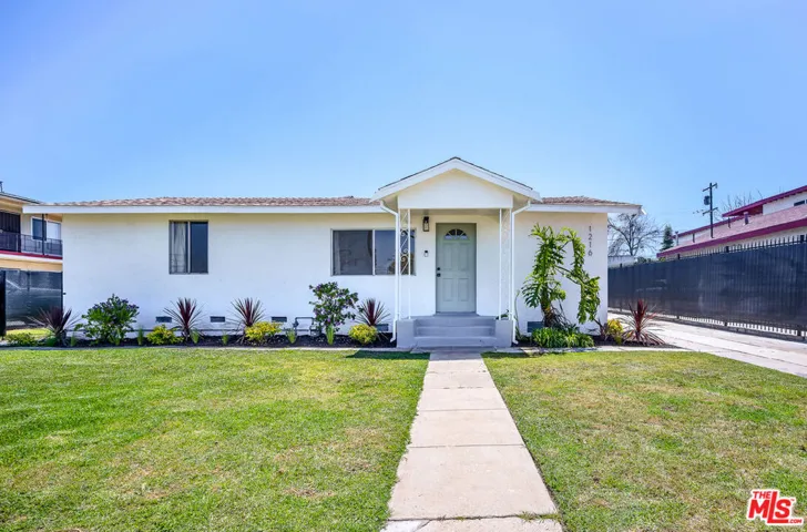 Exterior Front Yard