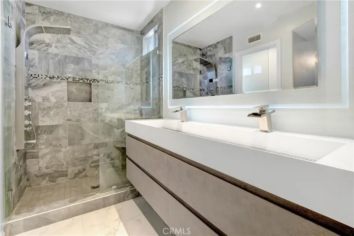 28349 Willow Court, Saugus, California 91350