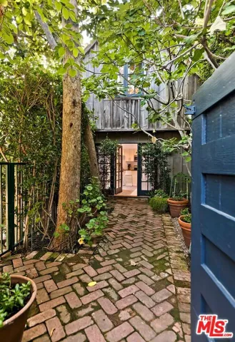 909 N Orlando Avenue, Los Angeles, California 90069