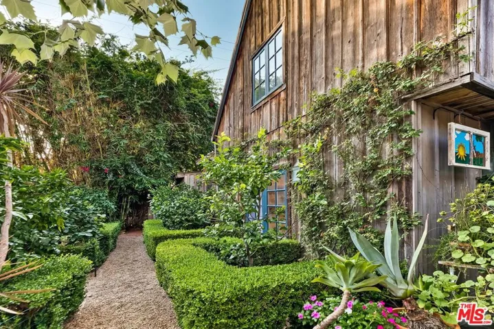 909 N Orlando Avenue, Los Angeles, California 90069