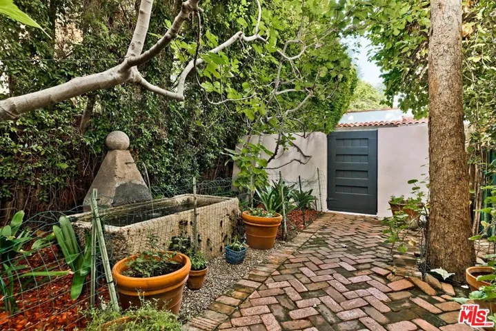 909 N Orlando Avenue, Los Angeles, California 90069