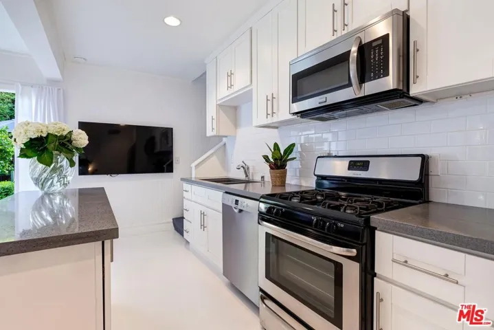 909 N Orlando Avenue, Los Angeles, California 90069