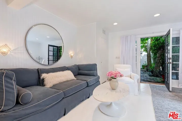 909 N Orlando Avenue, Los Angeles, California 90069