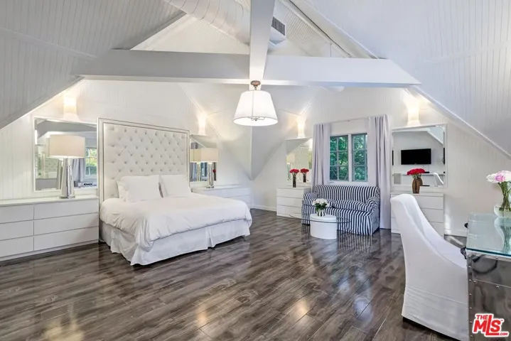 909 N Orlando Avenue, Los Angeles, California 90069
