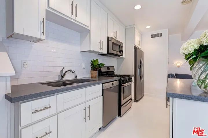 909 N Orlando Avenue, Los Angeles, California 90069