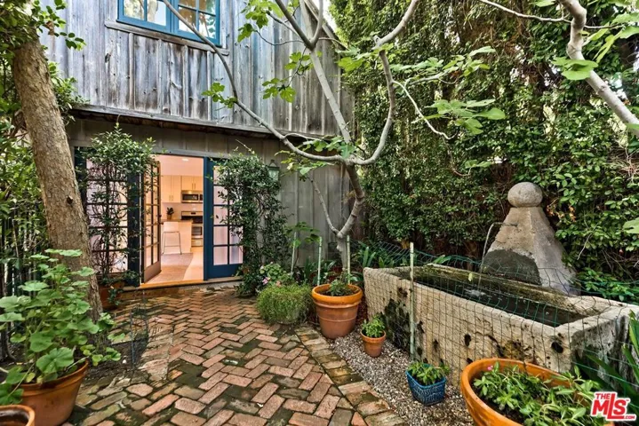 909 N Orlando Avenue, Los Angeles, California 90069